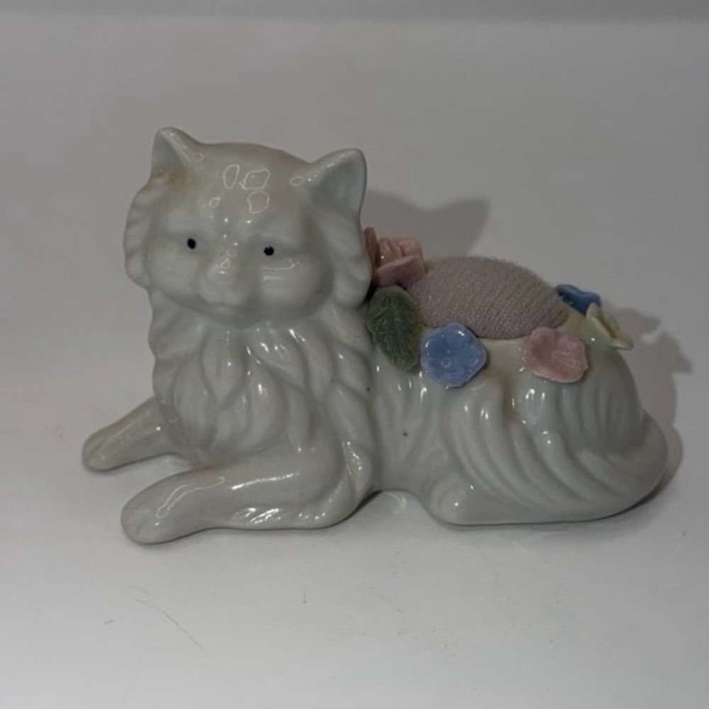 Vintage Ardco Ceramic Persian Cat and Flowers Pin Cushion